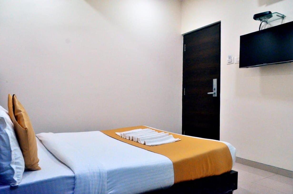 The Best Hotel ムンバイ エクステリア 写真